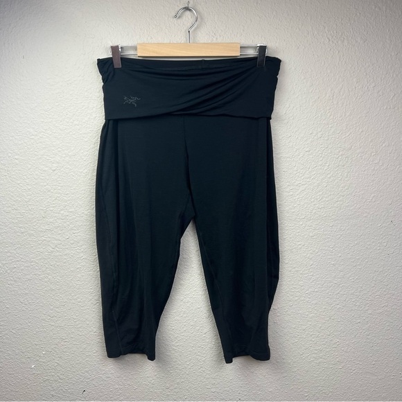 Arc'teryx 24 Collection Fold Over Crop Leggings in Black Sz L - Picture 1 of 9